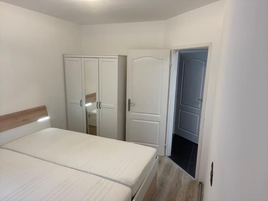 In Mariahilferstrasse/schwendermarkt Apartment Vienna